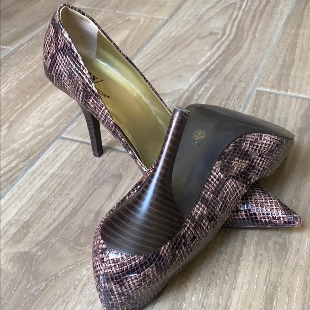 Worthington Snakeskin Pointed Toe Pimps - image 6